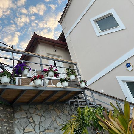 Amazing Familiar Apartments And Rooms Sarandë Eksteriør bilde